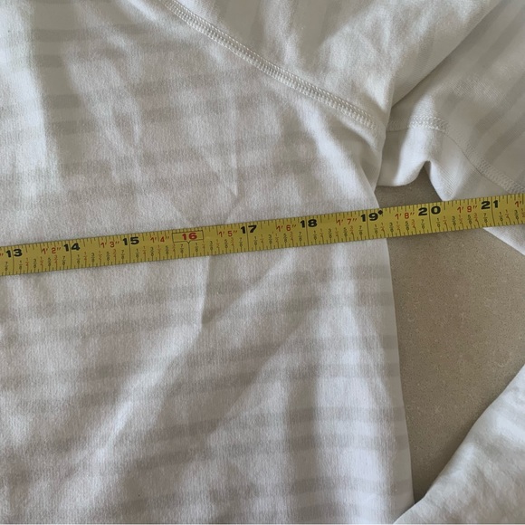 Lululemon Voyager Pullover size 10 - Picture 4 of 12